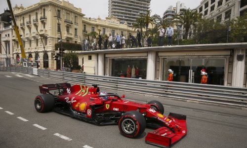 Kvalifikacije prekinute na samom kraju; nesreća, ali i 'pole position' za Ferrari i Charlesa Leclerca; Lewis Hamilton starta tek kao sedmi