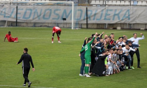 Trener Rijeke je u transu i smatra da su napravili čudo, a imamo i video ludog slavlja iz svlačionice kluba s Rujevice