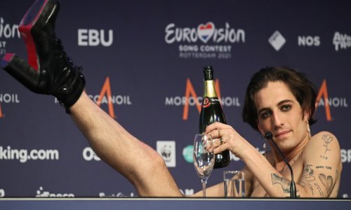 Pored tetovaže posvećene mami slika je gole djevojke, drvo jabuke sa zmijom širi mu se trbuhom, a znate li što je pobjednik Eurosonga tetovirao iznad prepona?