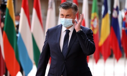 Plenković dogovara sa Slovencima, Mađarima, Česima, Slovacima aranžmane za dolazak turista i prije covid putovnica