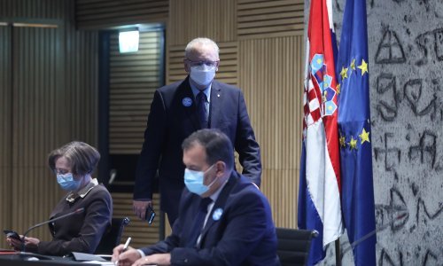 [VIDEO/FOTO] Nove mjere od petka: Bez ograničenja broja ljudi na sprovodima, svadbe do 120 osoba, restorani rade unutra, a kafići do 23 sata, ali i dalje samo na terasama