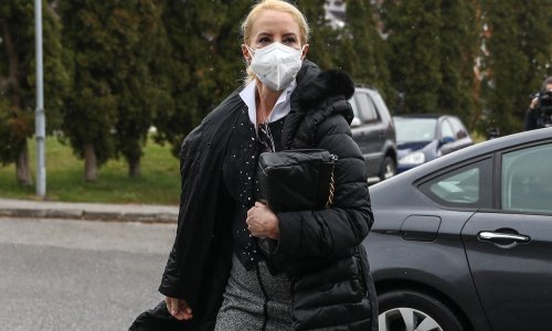 Aferi sa Sebijom Izetbegović ne nazire se kraj, suprug Bakir u redu za cijepljenje poručio: Rodnim listom dokazivat ćemo da postojimo