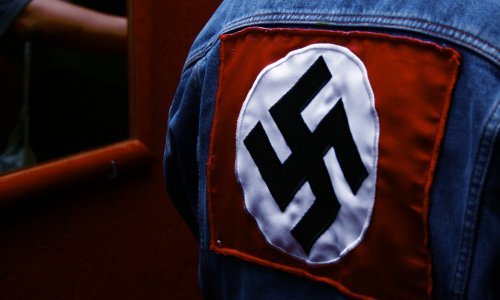 Njemački umjetnik na sudu zbog nacističkog pozdrava