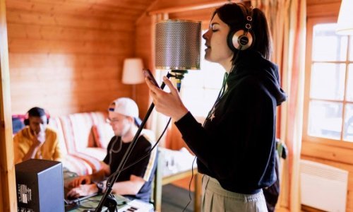 Mia Dimšić i Ivan Pešut predstavljali Hrvatsku na autorskom kampu u Budimpešti