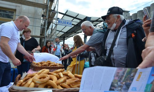 [FOTO] U Rijeku stigao prvi ovosezonski vlak iz Češke, iskrcalo se 150 putnika, ostali produžili za Split