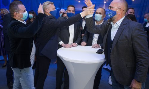 [FOTO/VIDEO] HDZ-ov Radić premoćno pobijedio u Osijeku, s istoka stigla i suptilna kritika župana Anušića: Izgubili smo Dalmaciju, nadam se da ćemo dobro analizirati što se dogodilo