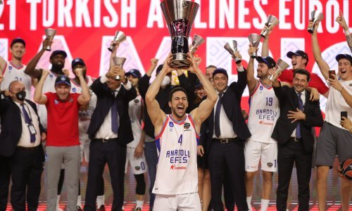 Kruno Simon postao prvak Europe; Anadolu Efes nakon prave drame u finalu pobijedio Barcelonu za prvi naslov u povijesti