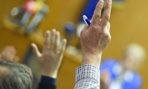 Oni su sinoć slavili, ali možda su u problemu: Vijeća i skupštine mogli bi im zagorčati život. Kako će istrgovati većinu?