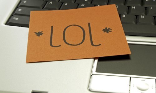 TFW, JK, FTW... Znate li najpopularnije kratice za tvitanje, SMS-ove i online brbljanje?