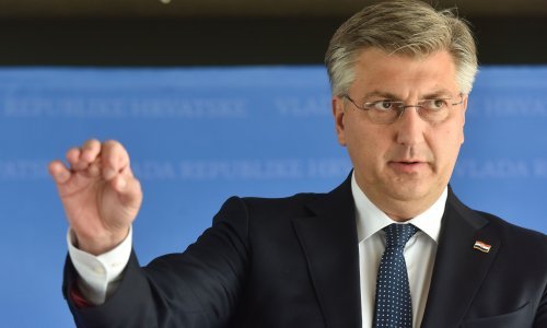 Plenković odgovorio na Milanovićev prijedlog da se 'Oluja' slavi u Glini: Knin je Zvonimirov grad, velika je simbolika naše zastave na tvrđavi
