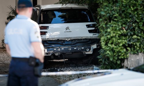 [VIDEO/FOTO] Eksplozija u Splitu; pod automobil postavljena bomba, policija obavlja očevid