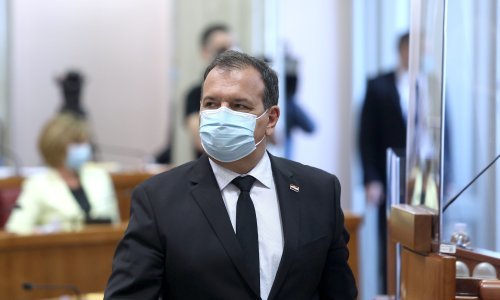 Beroš se očekivano izvukao: 57 za opoziv, a 75 protiv. Suzdržana je bila Natalija Martinčević, zastupnica Čačićeve stranke