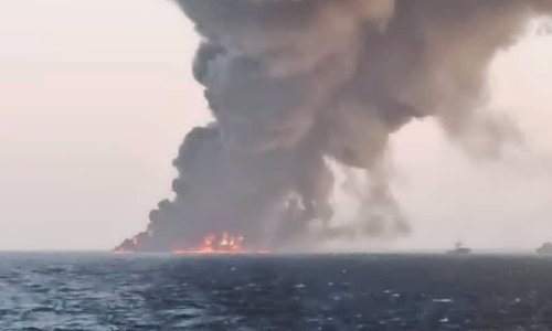 Najveći brod iranske mornarice potonuo nakon požara u Omanskom zaljevu