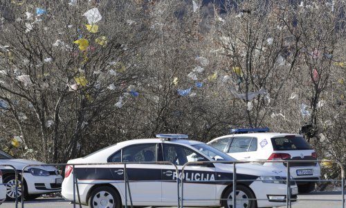 Filmska potjera u Mostaru: Švercer migrantima gurao policijsko vozilo s ceste