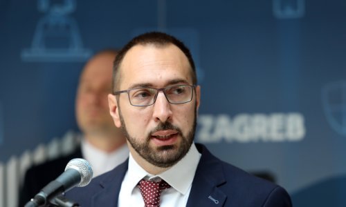 Prvi administrativni potezi Tomaševića: Poništava natječaj za automobile i imat će samo jednu tajnicu