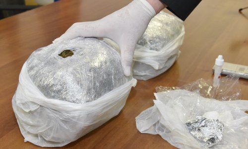 U stanu skrivao amfetamin i tablete za potenciju; predan pritvorskom nadzorniku