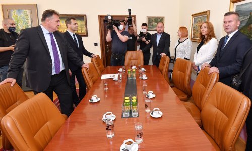 Čačić predao vlast i poručio: Kada sam ja došao, nigdje nije bilo nikoga i ničega; Stričak: Naravno da nisam najbolji, ali nastojat ću dati sve od sebe