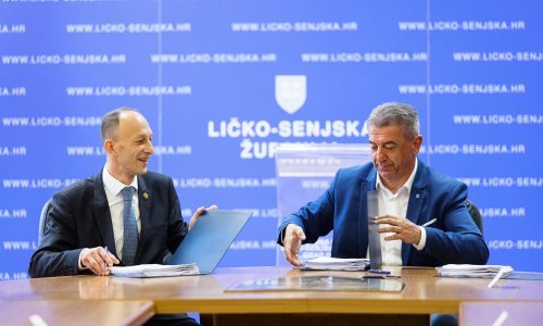 Milinović predao Petryju vlast, pohvalio se debelim plusom na računu i nasljedniku predao službenu karticu koju, kaže, nikada nije peglao