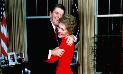 Njihova ljubavna priča trajala je 52 godine i bili su sami sebi dovoljni: S djecom su imali čudan odnos, a ljubavnu idilu prekinula je njegova teška bolest nakon koje je ostala sama