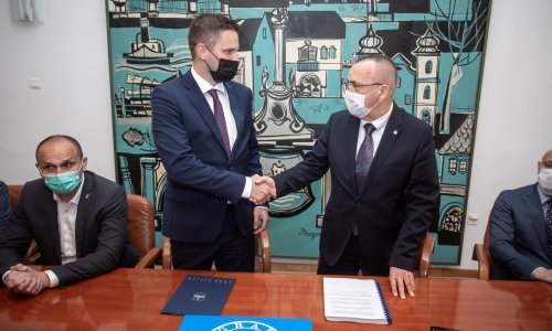 Najmlađi gradonačelnik Osijeka preuzeo dužnost; Radić: Neće biti nikakve 'sječe glava'