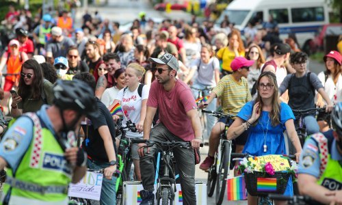 [FOTO] U Zagrebu Pride Ride, podršku dale saborska zastupnica Sandra Benčić i zagrebačka dogradonačelnica Danijela Dolenec