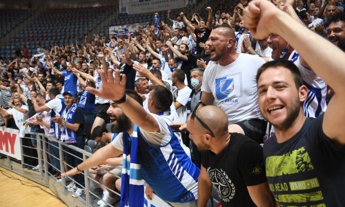 [FOTO] Beroš o tisućama navijača na košarkaškoj utakmici u Zadru: Bojim se da će za tjedan ili dva stići račun za tu nepromišljenost