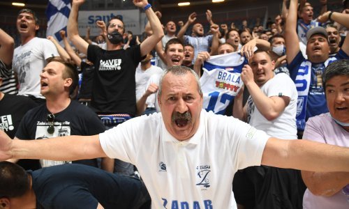 Genijalan potez čelnika Zadra nakon što se pet tisuća navijača probilo u dvoranu i proslavilo naslov prvaka; svi su dobili poziv za cijepljenje, ali ne bilo kakav