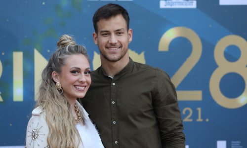 Albina prvi put u javnosti s dečkom: Ponosno pozirala sa zgodnim nogometašem