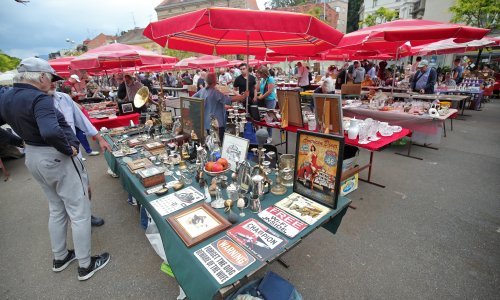 [FOTO/VIDEO] U Zagrebu nakon dugo vremena zaživio 'Mali plac', tradicionalno nedjeljno okupljanje ljubitelja antikviteta, umjetnina i starina