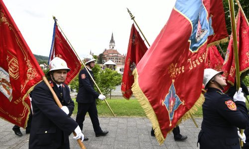 [FOTO] Vatrogasci pohrlili na hodočašće u Mariju Bistricu, podršku im dali Medved i Lozančić