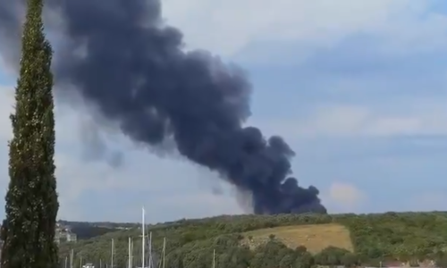 [FOTO/VIDEO] Gusti dim iznad Pule: Požar u Marini Veruda prošao bez žrtava i veće materijalne štete