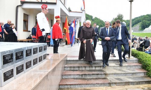 [FOTO/VIDEO] U Macelju pokopani ostaci 84 žrtve križnoga puta, potpredsjednik vlade Medved: Nikad nećemo prestati tražiti i iskapati ljude