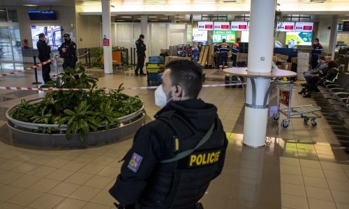 Otišli na odmor u Tunis, a po povratku u Češku dočekalo ih iznenađenje: 140 putnika zadržano na aerodromu zbog sumnje da su lažirali testove na koronavirus