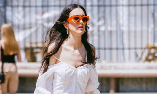 Ljeto stiže na ulice Zagreba: Zgodna brineta kombiniranje trendi stajlinga i modnih detalja ima u malom prstu