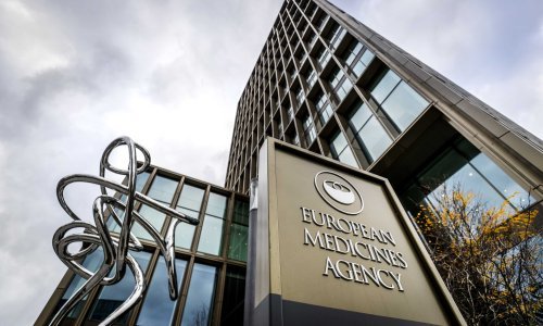 EMA preporučila liječnicima da heparin ne koriste za krvne ugruške kod cijepljenih AstraZenecom ili Johnsonom