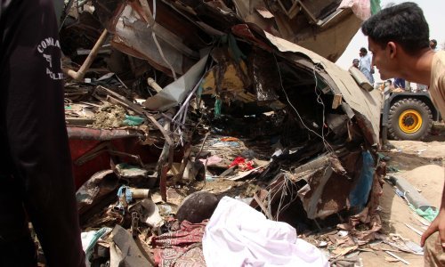 [FOTO] Stravičan sudar u Pakistanu, vlak iskočio iz tračnica i zabio se u suprotni, najmanje 36 mrtvih, deseci ozlijeđenih