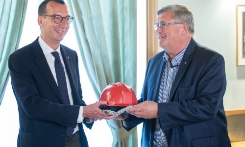 Obersnel uz građevinski šljem fotelju gradonačelnika Rijeke prepustio Filipoviću: To je drugarska primopredaja