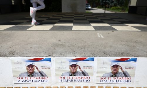 [FOTO/VIDEO] Sramotne poruke u Bratuncu prije izricanja presude Ratku Mladiću