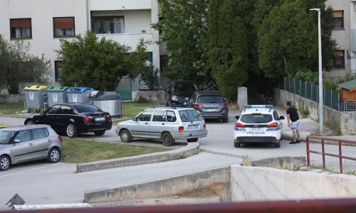 Otac dječaka koji je umro u autu pušten na slobodu, čeka ga kaznena prijava