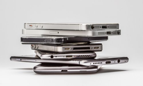 Smartfon se čudno ponaša: Zombi aktivnost, uvijek prazna baterija... ima li pomoći?