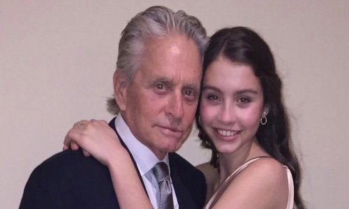 Na kćerkinoj maturi Michaela Douglasa proglasili djedom: 'Ne shvaćam to osobno, samo su željeli biti ljubazni'