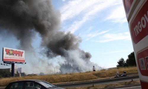 Požar pokraj Salona Malla u Solinu