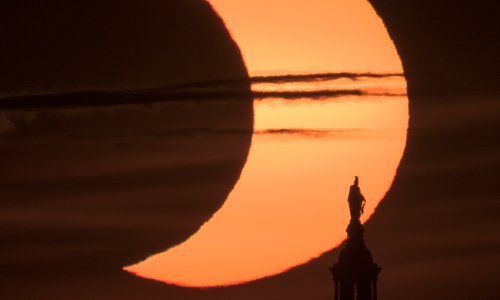 [FOTO] Pogledajte fantastične prizore današnje djelomične pomrčine Sunca