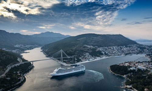 [FOTO/VIDEO] Nakon više od godinu dana u Dubrovnik stigao prvi kruzer! Za putnike vrijede posebna pravila, a neće ni moći šetati slobodno gradom