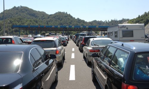 Od ranog jutra gužve na graničnim prijelazima, na ulazak u Hrvatsku čeka se i po dva sata