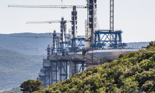 [FOTOGALERIJA] Pelješki most trebao bi biti završen do jeseni, a u petak su spojeni prvi stupovi, pogledajte kako sada izgleda