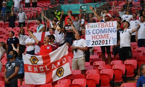 [FOTO] Grozne vijesti s Wembleyja; jedan navijač pao s tribine i u teškom stanju prevezen je u bolnicu