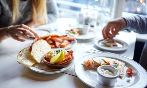 Klasična zamka: Poslužite li više hrane, brže jedete i zalogaji su vam veći - više ćete i pojesti