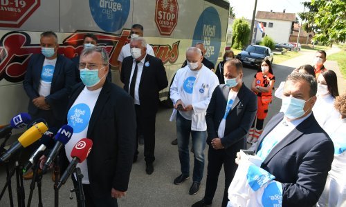[VIDEO/FOTO] Capak i Beroš na promociji Covid buseva u ruralnim naseljima: 'Opuštanja nema, detektiran je novi i opasni delta soj'
