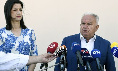 [FOTO] Dumbović će još šest mjeseci primati punu plaću: Žao mi je što neću 12